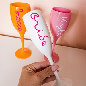 Island Font Bachelorette Cup Champagne Flute Gift for Bride Cup Beach Villa Island Theme Bachelorette Wine Glass Personalized Name Hen Party