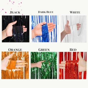 Peut inclure: Une collection de six rideaux &agrave; franges m&eacute;talliques en noir, bleu fonc&eacute;, blanc, orange, vert et rouge. Chaque section pr&eacute;sente de fines bandes verticales r&eacute;fl&eacute;chissantes en film plastique, illustrant la vari&eacute;t&eacute; de couleurs disponibles.
