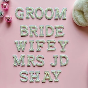 Parche de novia con diamantes de imitación, letra de perla, nombre personalizado, parche de esposa, pegatina autoadhesiva, nombre personalizado, letra del alfabeto, parche adhesivo para chaqueta, artesanía