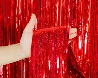 Metallic rood klatergoud kerstfeestartikelen: glinsterende randgordijn feestachtergrond