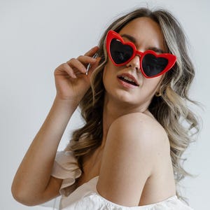 Rotes Herz Sonnenbrille Bachelorette Party Favor Rosa Herz Sonnenbrille Team Braut Bachelorette Geschenk Team Hen Party Personalisierte Brautjungfer Geschenk
