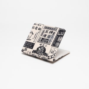 Porte-cartes en coton taïwanais fait main, doublure en daim, double compartiment, fermeture à pression sécurisée. Personnalisez votre style avec une élégance intemporelle