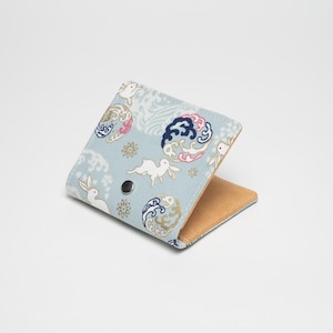 Porta carte di credito in cotone taiwanese fatto a mano, fodera in pelle scamosciata, doppi scomparti, chiusura a scatto di sicurezza. Personalizza il tuo stile con eleganza senza tempo