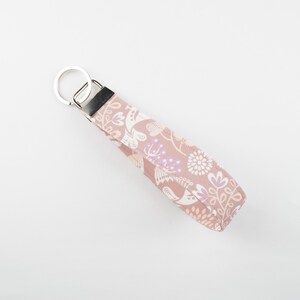 Armband Personalisierter Schlüsselanhänger Lanyard Schlüsselbund Personalisierter Schlüsselanhänger Vogelgesang & Floral Handgemacht Pink