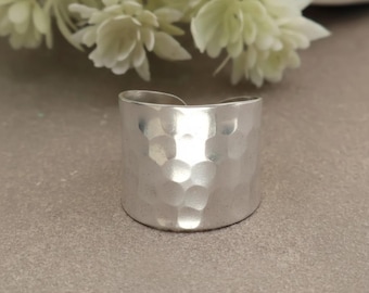 Wide Band Ring, Hammered Silver Ring, Minimalist Statement Ring, Adjustable Band Ring, Chunky Ring, Modern Metal Ring, Gift for Mom.