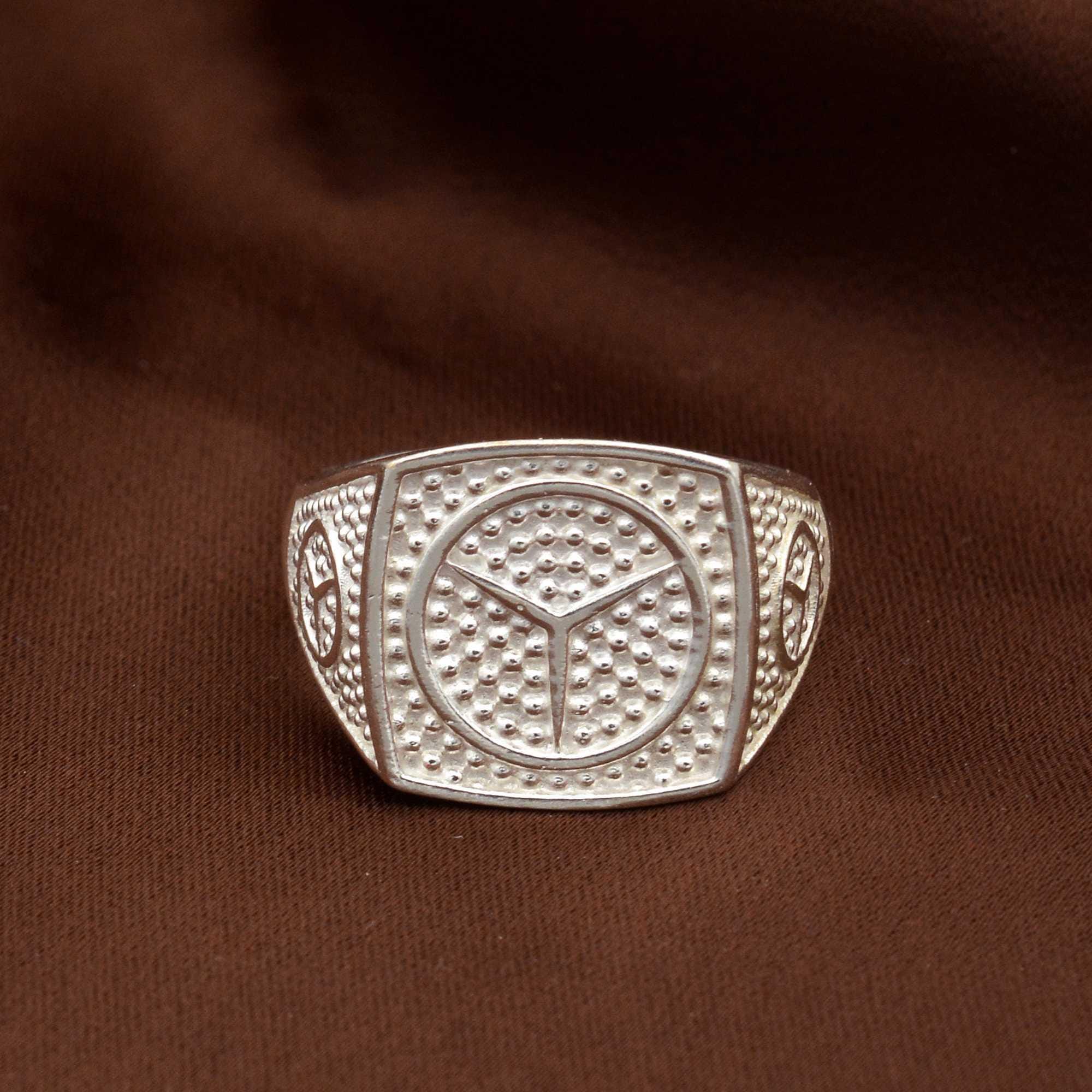 Mercedes benz ring 18k deals