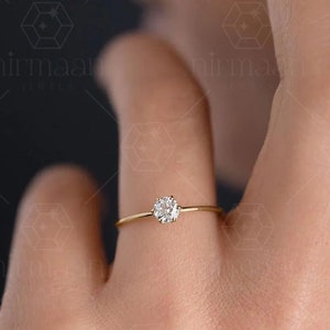 Anillo solitario minimalista, anillo de compromiso de moissanita redonda de 0,50 ct para mujer, anillo de oro amarillo de 14 quilates, anillo delicado, anillo fino de diamantes, anillo de promesa