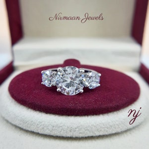 Three Stone Engagement Ring, 3 Stone Round Cut Diamond Simulant Ring, Past Present Future 925 Silver Ring, Round Diamond Simulant Ring Women