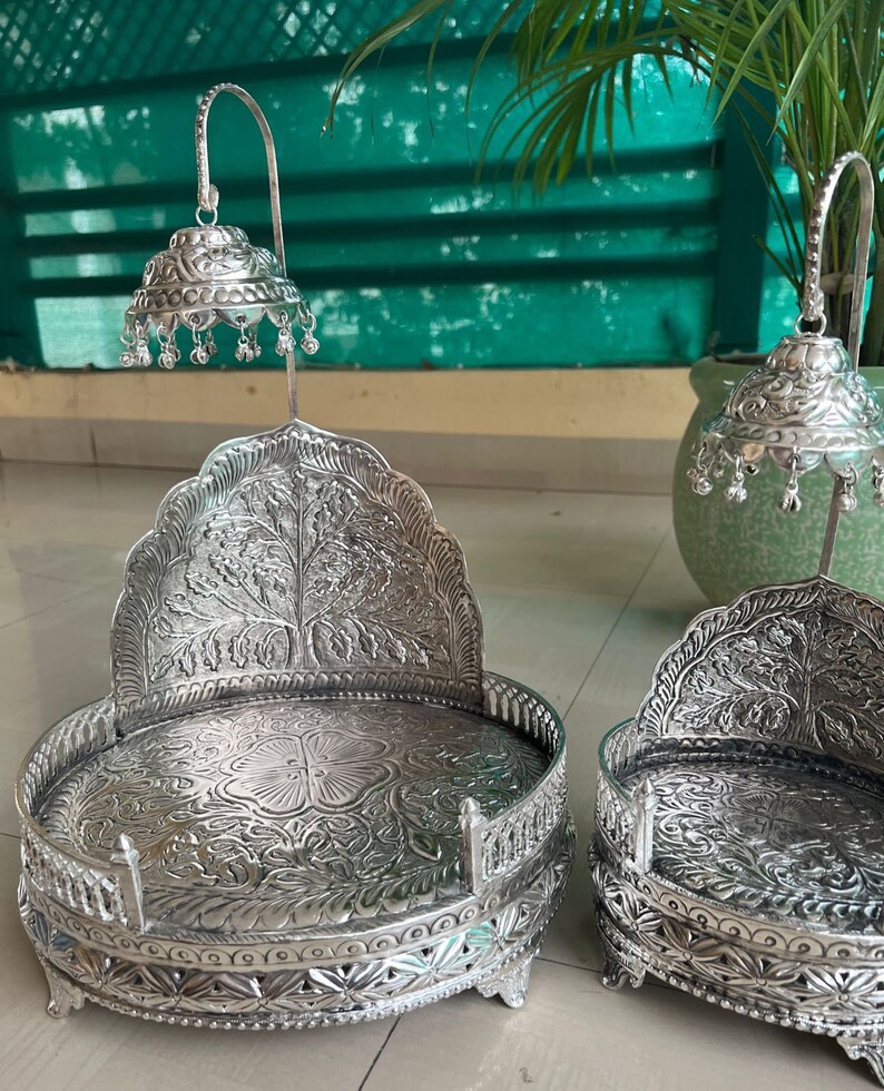 German silver jhula/ swing/ sing Hasan for laddu Gopal/ Krishan/ kahna/ showpiece/ home décor style 1