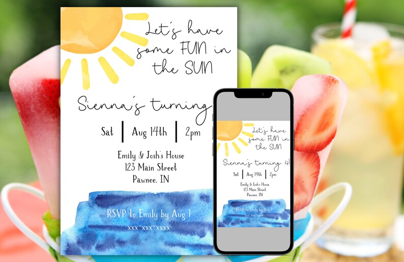 K&ouml;nnte beinhalten: Eine Geburtstagseinladung mit einer Aquarellsonne und blauen Akzenten. Die Einladung lautet "Let's have some FUN in the SUN" und enth&auml;lt Party-Details. Ein Smartphone zeigt die Einladung an. Erfrischungen sind im Hintergrund.