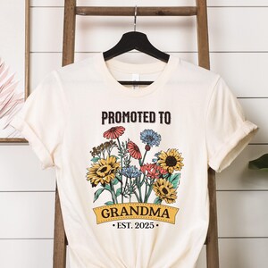 Befördert zu Oma 2025 Shirt, Wildblumen Strauß Neue Oma Geschenk, erste Mal Oma, Oma Laden, Uroma Geschenk