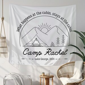 Camp Bachelorette Flagge, Benutzerdefinierte Bachelorette Dekor, Camp Bach Zeichen, Hen Party Banner, Berg Brautparty Wandteppich, Camp Brautwochenende