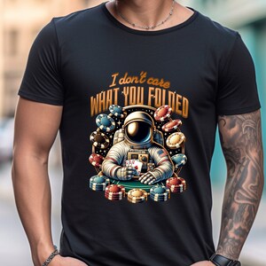 Divertente maglietta da poker regalo per giocatore di poker, maglietta da gioco con carte da astronauta, maglietta da giocatore di carte esperto di poker, maglietta per amanti dei cavi, regalo per papà del poker
