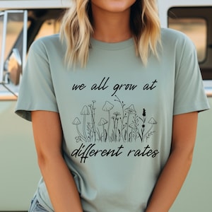 Wir wachsen alle mit unterschiedlichen Raten Pilz-Shirt, Sonderschullehrer-Geschenk, Kindergärtnerin, Grundschullehrer-Anerkennungsgeschenk