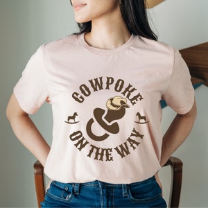 Western Pregnancy Announcement Shirt, Cowpoke On The Way, Wild West Pregnancy Reveal t-shirt, Country Theme Baby Shower, Western Maternity