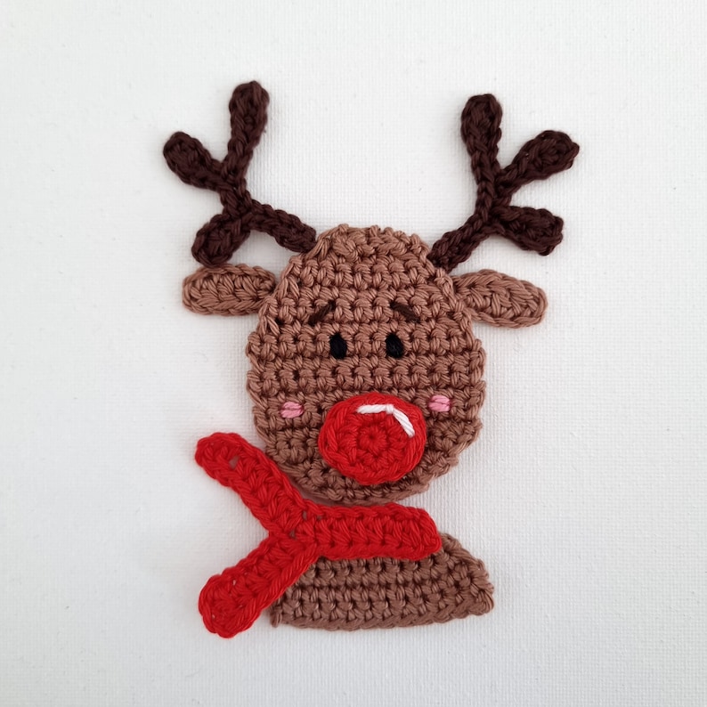 Häkelanleitung für ein gehäkeltes Rentier als Baumschmuck oder Applikation zu Weihnachten