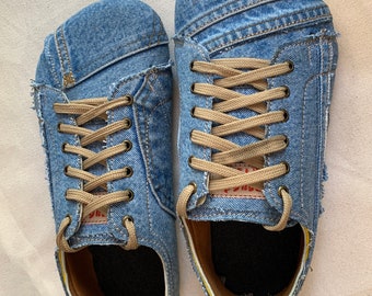 Upcycled Denim Vegan Sneakers: Reifen-Sohle, Barfuß-Gefühl, US 9 / EU 42