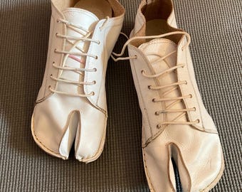 Handmade Leather Tabi Shoe: Custom Barefoot Split Toe
