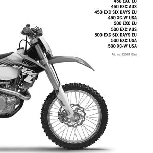 Può includere: Un'immagine in bianco e nero di una moto da cross KTM con il testo "REPAIR MANUAL 2012" e "WWW.KTM.COM" in alto. La moto è un modello 450 EXC EU, 450 EXC AUS, 450 EXC SIX DAYS EU, 450 XC-W USA, 500 EXC EU, 500 EXC AUS, 500 EXC SIX DAYS EU, 500 EXC USA o 500 XC-W USA. Il testo "Art. no. 3206112en" è in basso nell'immagine.