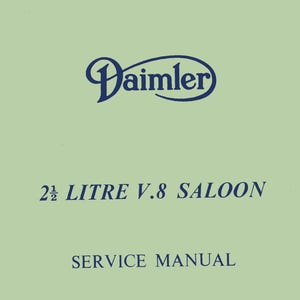 Puede incluir: Un manual de servicio verde y azul para un Daimler Saloon V.8 de 2,5 litros.