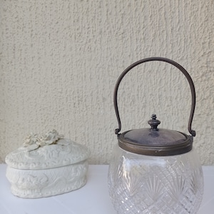 Fabulous Antique French Glass Bon Bon Dish with Lid and Handle, 19 th century château chic