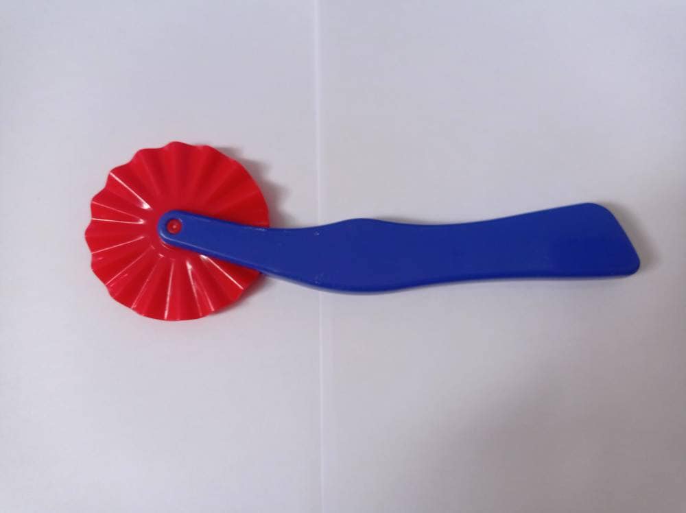 Pince à sertir vintage French Pie : emporte-pièce en plastique