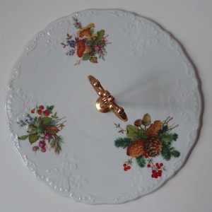 Plateau de fromages estampillé LIMOGES, assiette de fromage de service avec manche en metal et decor de carte de fromage français
