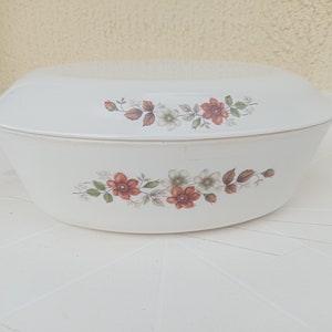 Eine schöne Terrine aus Opalin - französischer Vintage-Opalin-Schale - weiße Milchfarbe-Schale