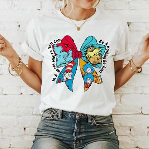 Kokette Bogen Dr. Seuss Day Shirt, Dr. Seuss T-Shirt, Liebeskatze im Hut T-Shirt, Lesetag T-Shirt, Buch-Liebhaber Geschenke