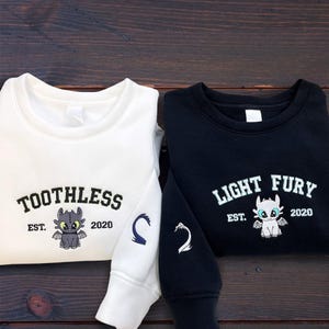Ohnezahn n Light Fury besticktes Sweatshirt, Drachenzähmen bestickt Rundhalsausschnitt, Custom Passendes Paar Shirt, Geschenke für Paar