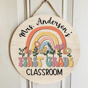 Personalized First Grade Classroom Sign, Custom Teacher Door Sign, Custom Classroom Wooden Sign, Round Sign,Personalized Teacher Door Hanger