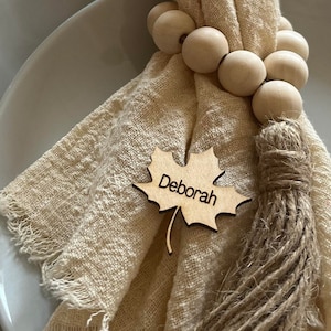 Marque place prénom bois feuille de chêne champêtre personnalisé mariage bapteme anniversaire plan table