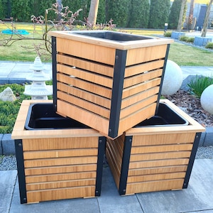 Blumenkasten für drinnen und draußen Pflanzkübel aus Holz mit Pflanzeinsatz aus Kunststoff 18 l eckiger Blumentopf für Terrasse 38 cm