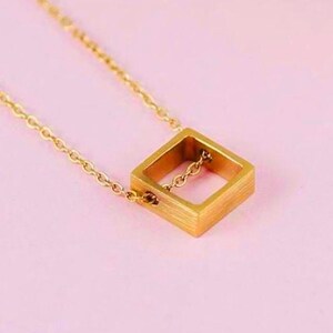Zierliche Goldkette mit geometrischem Anhänger, goldene Halskette, minimalistische kette, schlichte Kette, Kette gold Damen, Geschenkideen