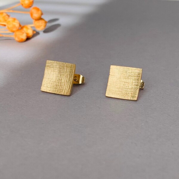 Elegant handmade square stud earrings - timeless piece of jewelry for every occasion.