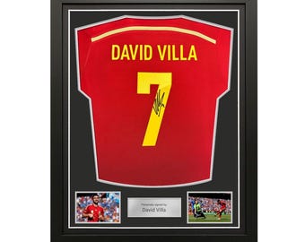 Camiseta de fútbol original de España 2013-15 firmada por David Villa. Marco estándar.
