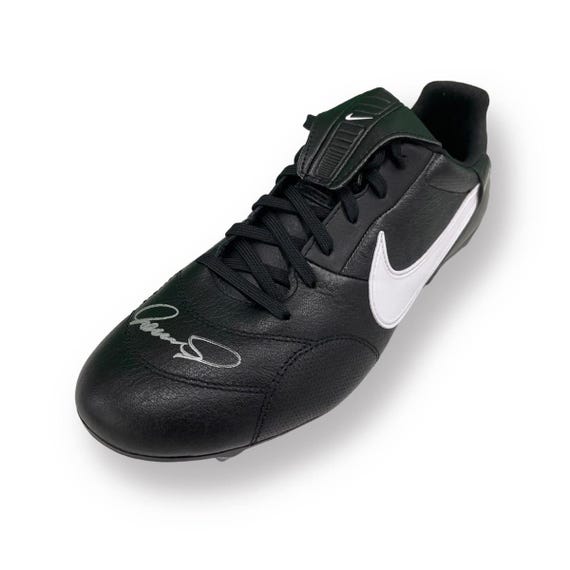 フェルナンド・トーレスのサイン入りブラックサッカースパイク - Etsy 日本