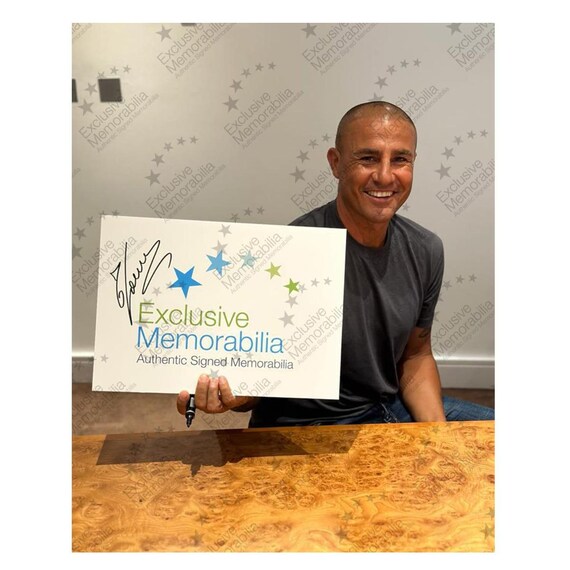 ファビオ・カンナヴァーロ直筆サイン入りイタリアサッカー写真。額入り