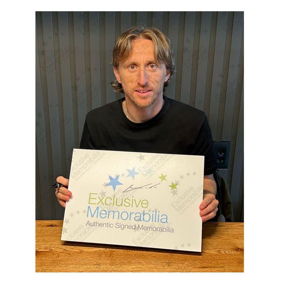 ルカ・モドリッチのサイン入りレアル・マドリード サッカー写真