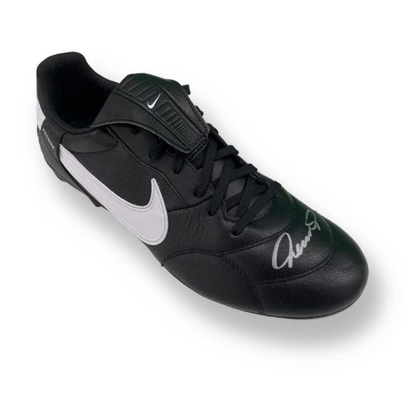 フェルナンド・トーレスのサイン入りブラックサッカースパイク - Etsy 日本