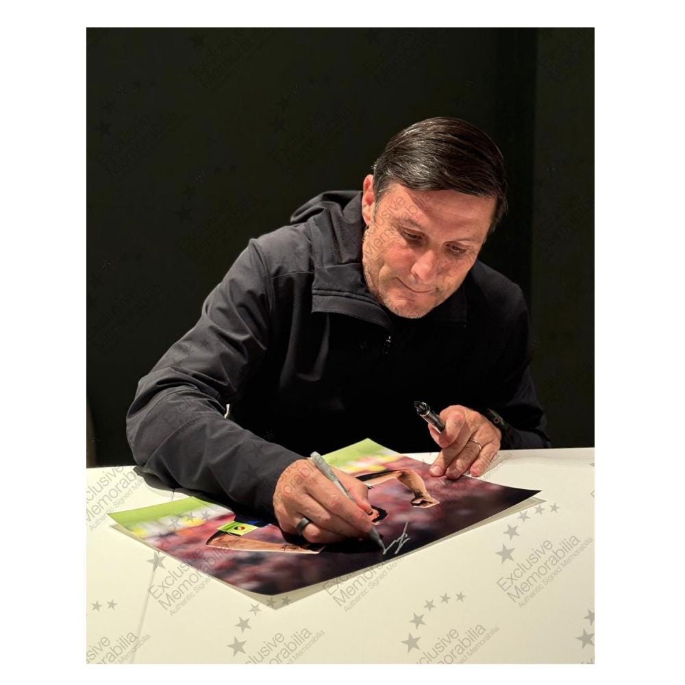 ハビエル・サネッティ直筆サイン入りインテル・ミラノサッカー写真。額