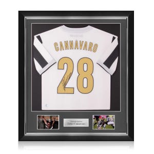 Maglia da calcio della Juventus firmata da Fabio Cannavaro. Cornice Deluxe