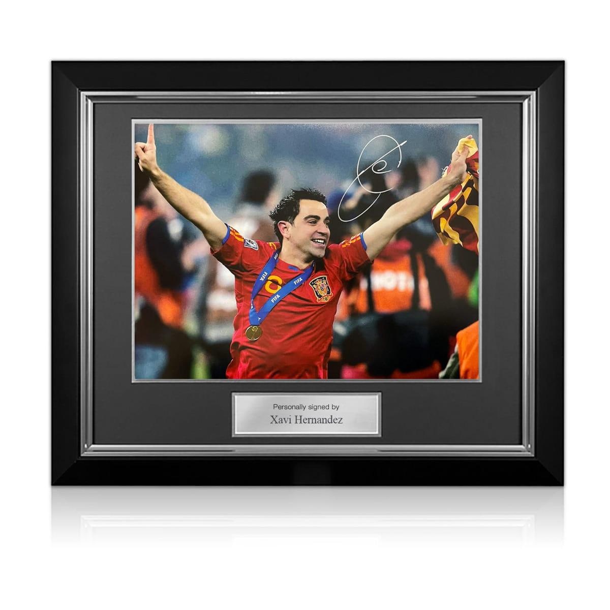 XAVI サイン入り スペイン代表 8番ジャージ シャビ・エルナンデス直筆サイン入りスペイン代表サッカー写真