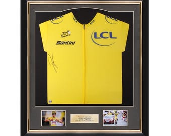 Tadej Pogacar gesigneerde gele trui Tour de France 2025. Luxe lijst