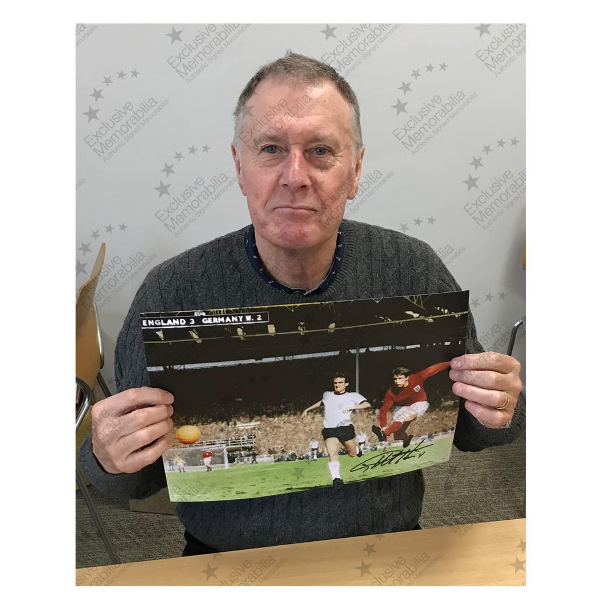 ジェフ・ハーストのサイン入りイングランドサッカー写真: 1966年 ジェフ・ハーストのサイン入りイングランドサッカー写真: 1966年