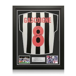 Paul Gascoigne gesigneerd Newcastle United 1984 thuisvoetbalshirt. Standaardlijst afbeelding 1