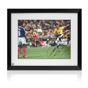 ロベルト・カルロス直筆サイン入りフォト　額入り Roberto carlos - Etsy 日本