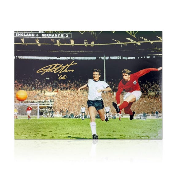 ジェフ・ハースト卿のサイン入りイングランドサッカー写真: 1966年決勝
