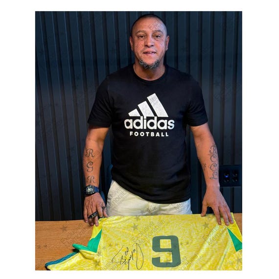 ロベルト・カルロス直筆サイン入りブラジル2024サッカーシャツ