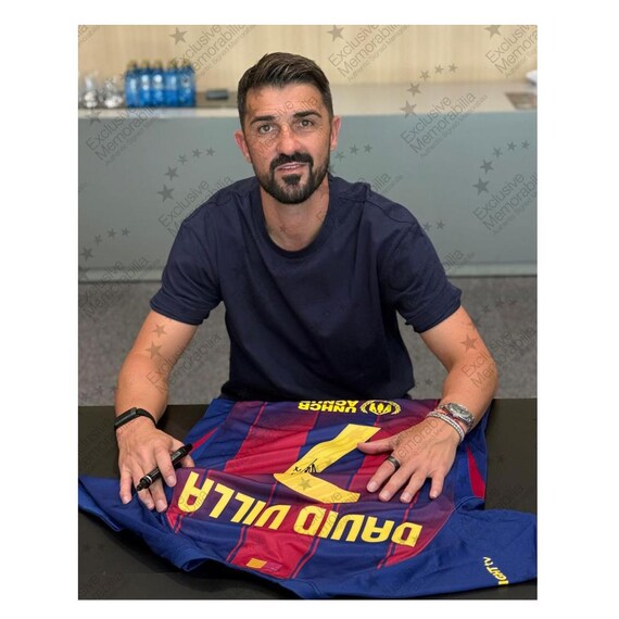 ダビド・ビジャ直筆サイン入りバルセロナ2025-26サッカーシャツ。上質